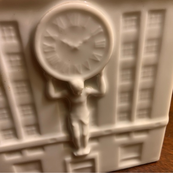 TIFFANY AND COMPANY VINTAGE WHITE TEAPOT - Picture 10 of 16